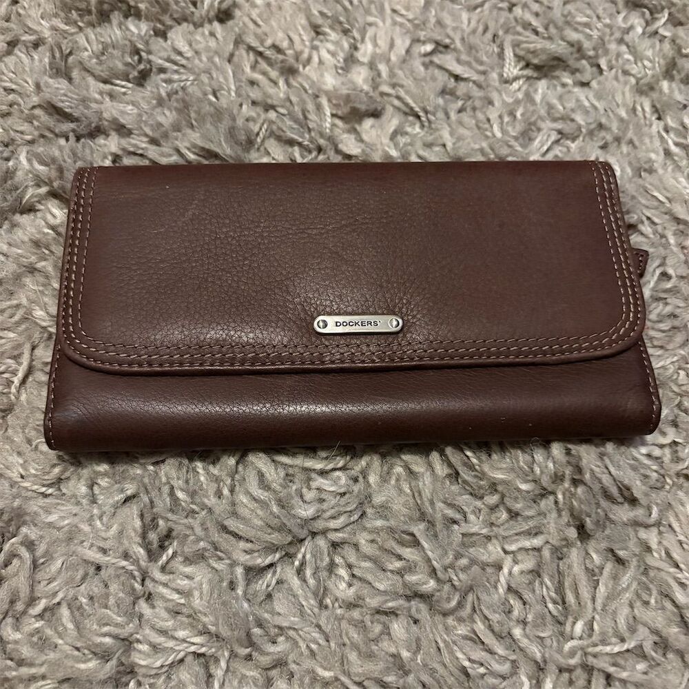 Dockers Women's Brown Leather ? Wallet w/ Red Plaid lining, Multiple Pockets
